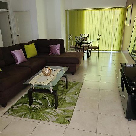 New Kingston Luxurious Secure Condo Exterior foto